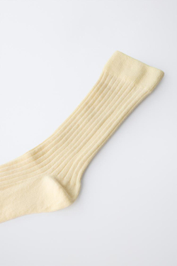 ZARA ДЛИННЫЕ НОСКИ В РУБЧИК, ЦВЕТ СЛИВОЧНОГО МАСЛА