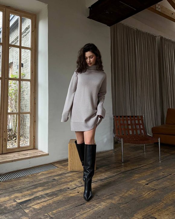 Платье вязаное мини с горлом