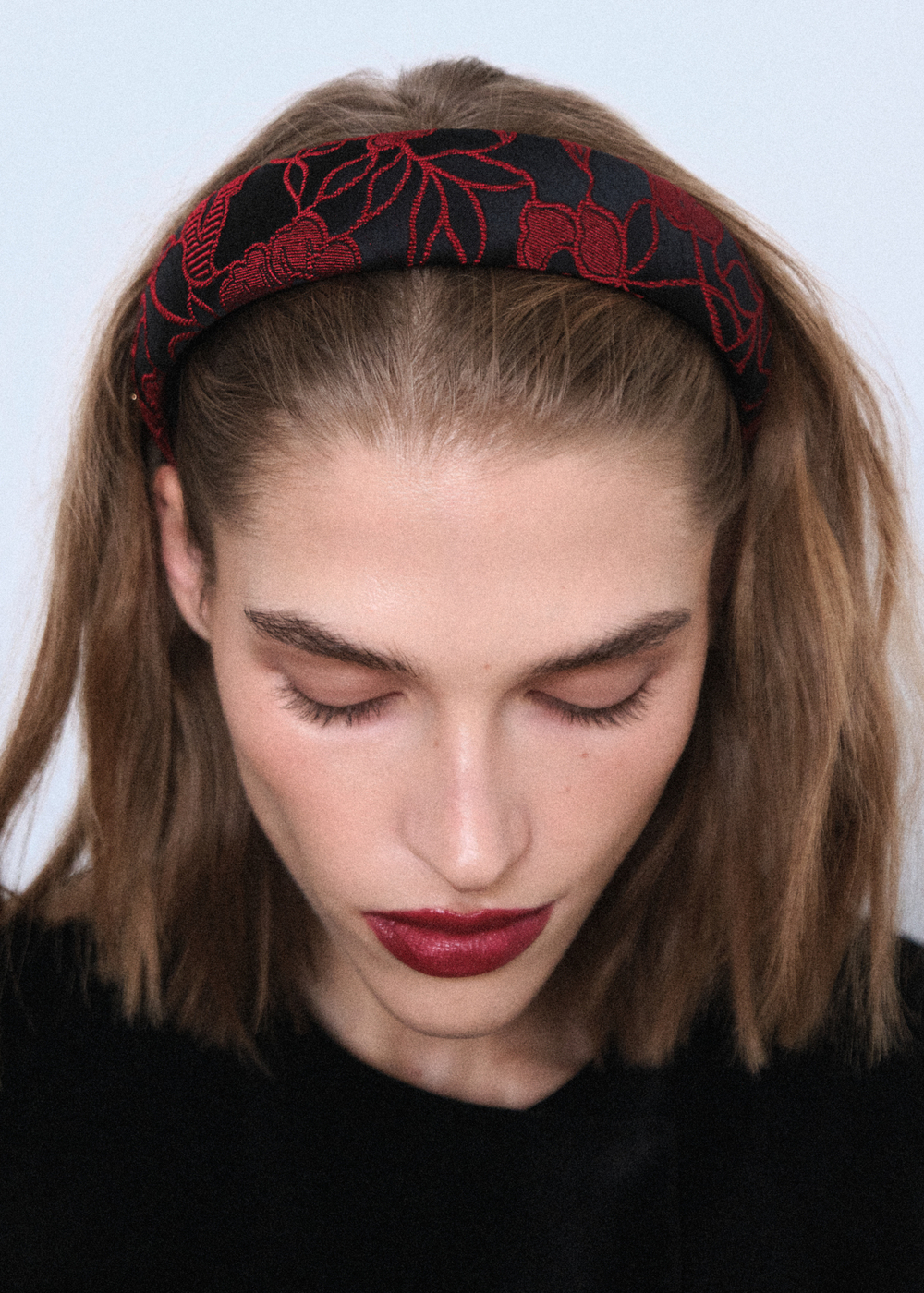 Ободок объемный из черного жаккарда