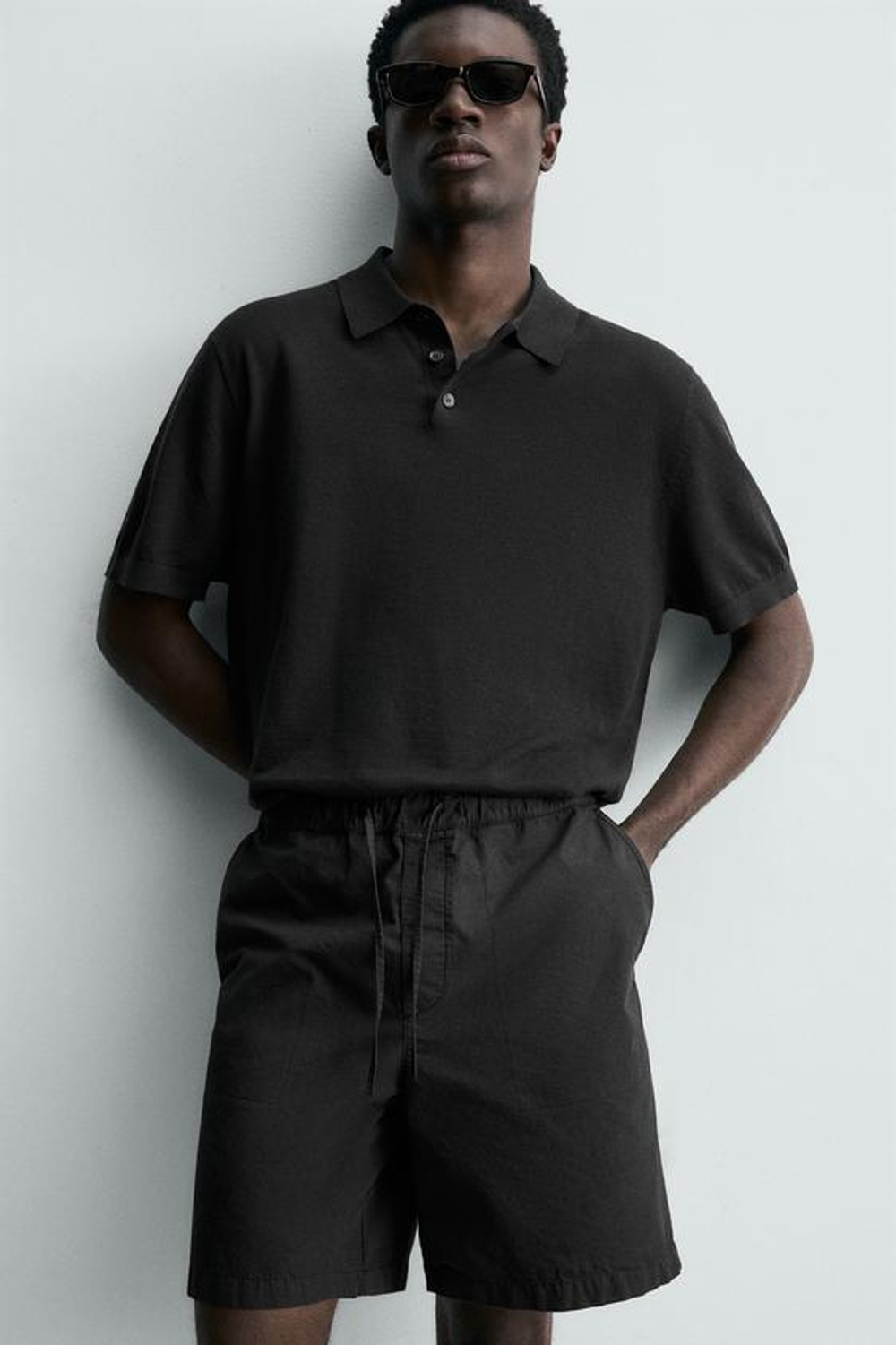 ZARA ШОРТЫ REGULAR FIT С ЭФФЕКТОМ ПОТЕРТОСТИ, ЧЕРНЫЙ