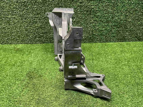 Кронштейн фары левый Mercedes C W205 (2014-2023)