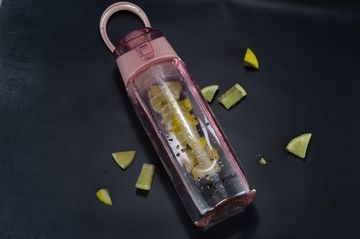 Бутылка для воды 660 мл. Kamille KM-2303 с емкостью