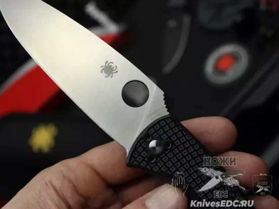 Нож складной Spyderco Resilience Lightweight 142PBK c клинком из стали 8Cr13MoV, рукоять FRN