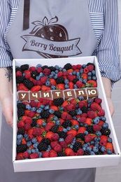 Набор с ягодами "Учителю"