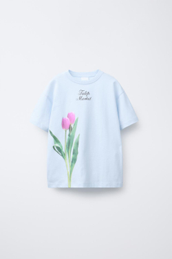 ZARA ФУТБОЛКА С ЦВЕТОЧНЫМ ПРИНТОМ, НЕБЕСНО-ГОЛУБОЙ