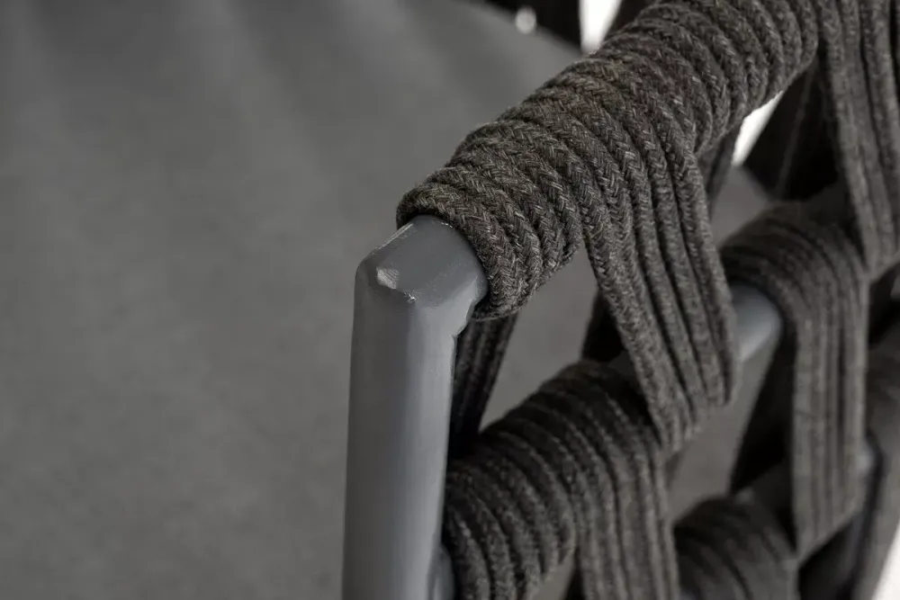 "Диего" стул плетеный из роупа, основание дуб, каркас из стали темно-серый (RAL7024) муар, роуп темно-серый круглый, ткань серая