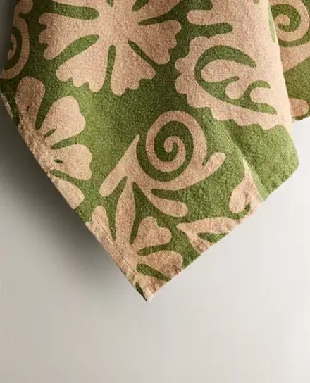 ZARA HOME X NANUSHKA ЛЬНЯНОЕ ПОЛОТЕНЦЕ С ЦВЕТОЧНЫМ РИСУНКОМ, РОЗОВЫЙ