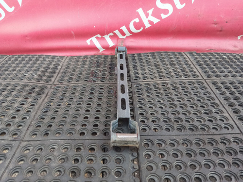 Кронштейн спойлера шасси 2020г.