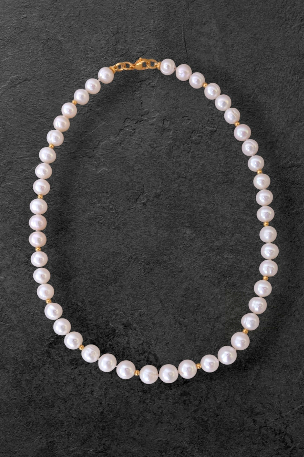 бусы из белого жемчуга, фурнитура с премиальным золочением