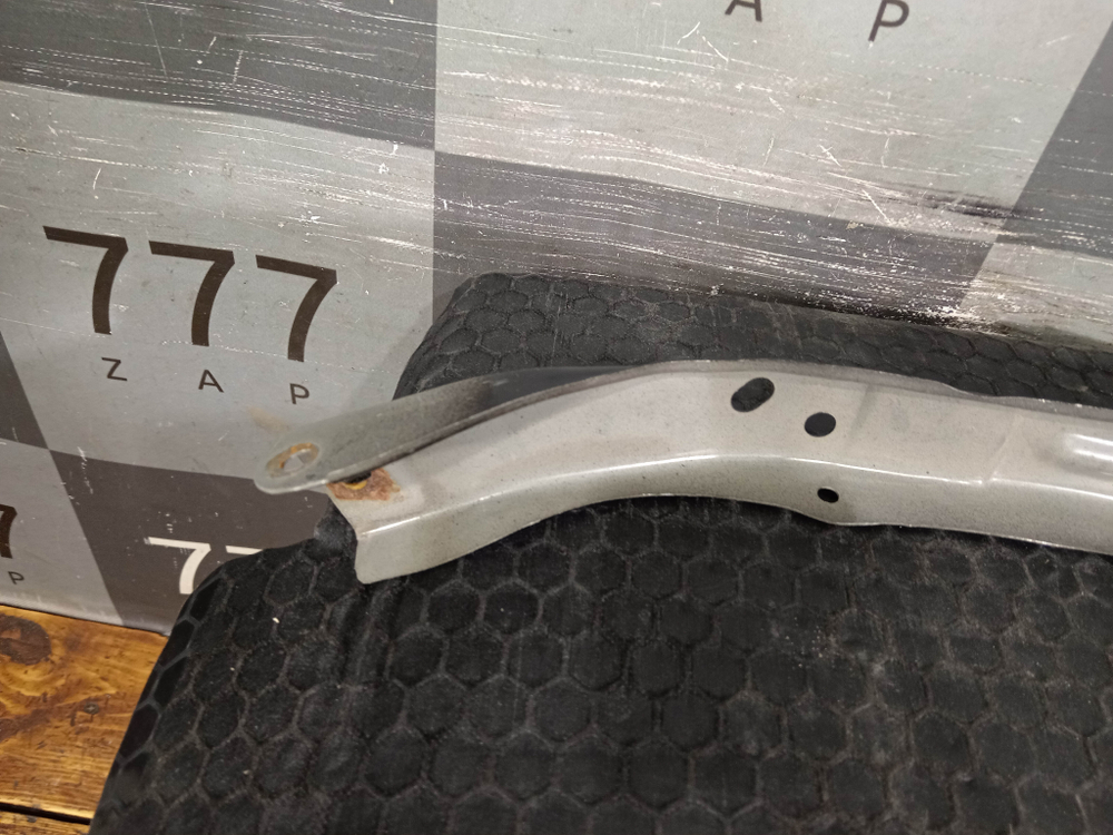 Кронштейн передней панели правый Chery Tiggo 7 Pro 20-нв Б/У Оригинал 501001401AA