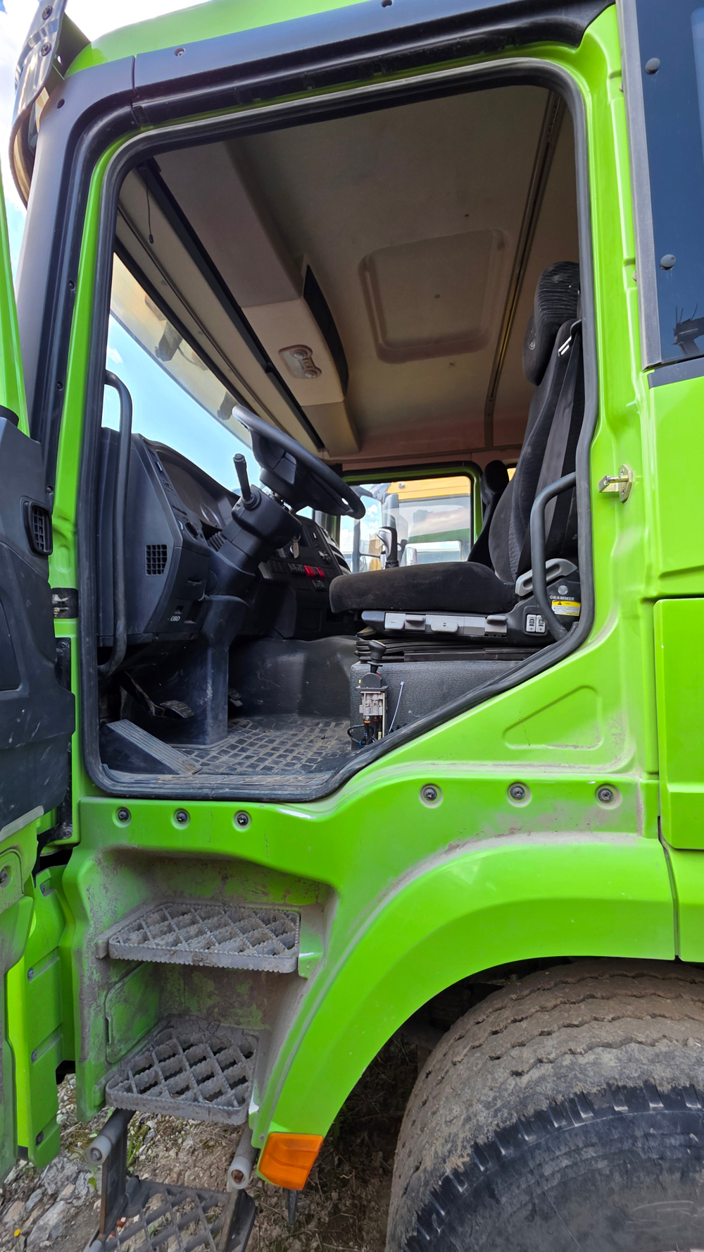 Shacman (Shaanxi) SX* 8x4 Самосвал SX331863366 (Дизельный, 12,5 л, 544 л.с., МТ)