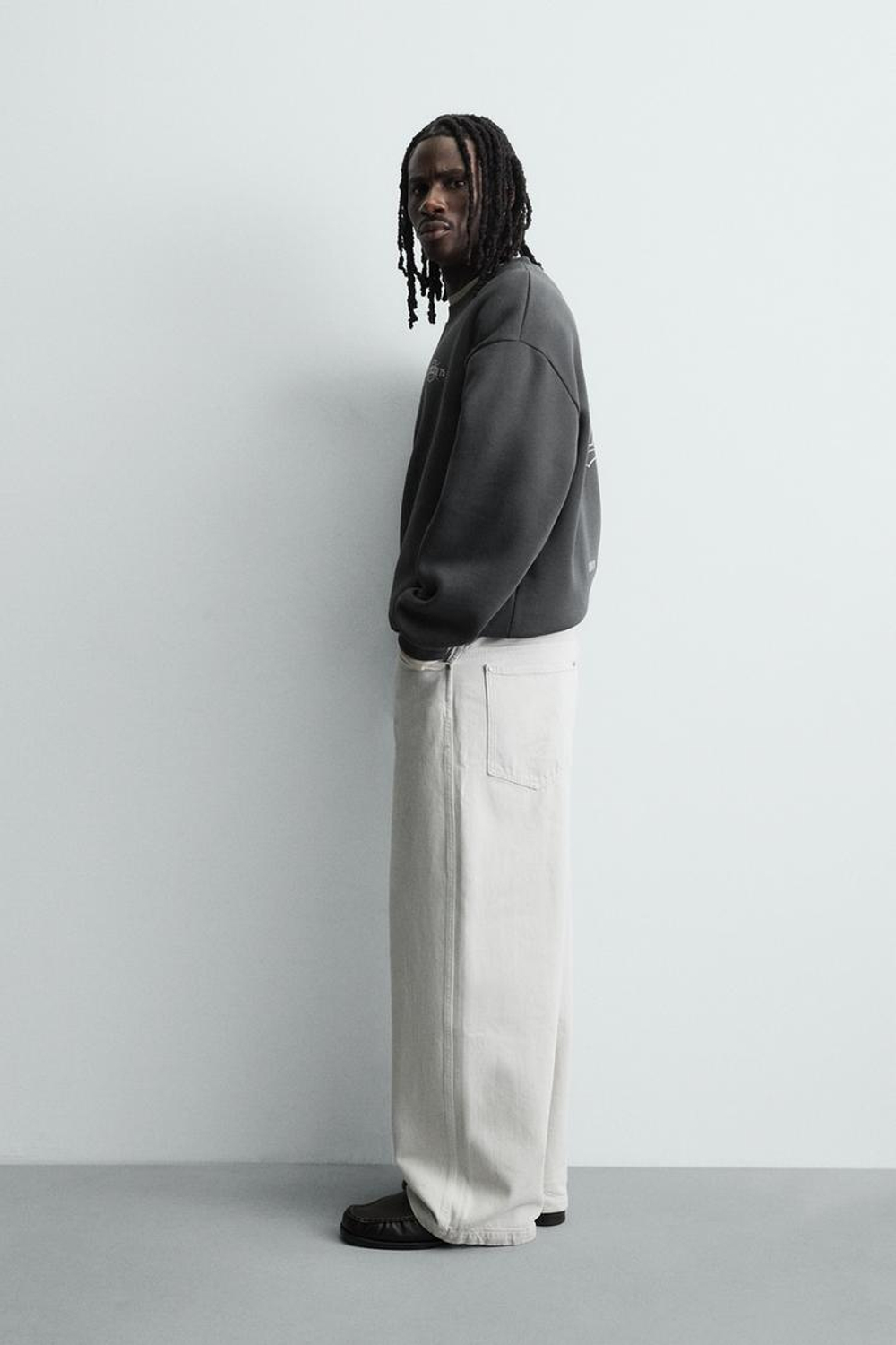 ZARA ТОЛСТОВКА С КОНТРАСТНЫМ ПРИНТОМ, ТЕМНЫЙ АНТРАЦИТ