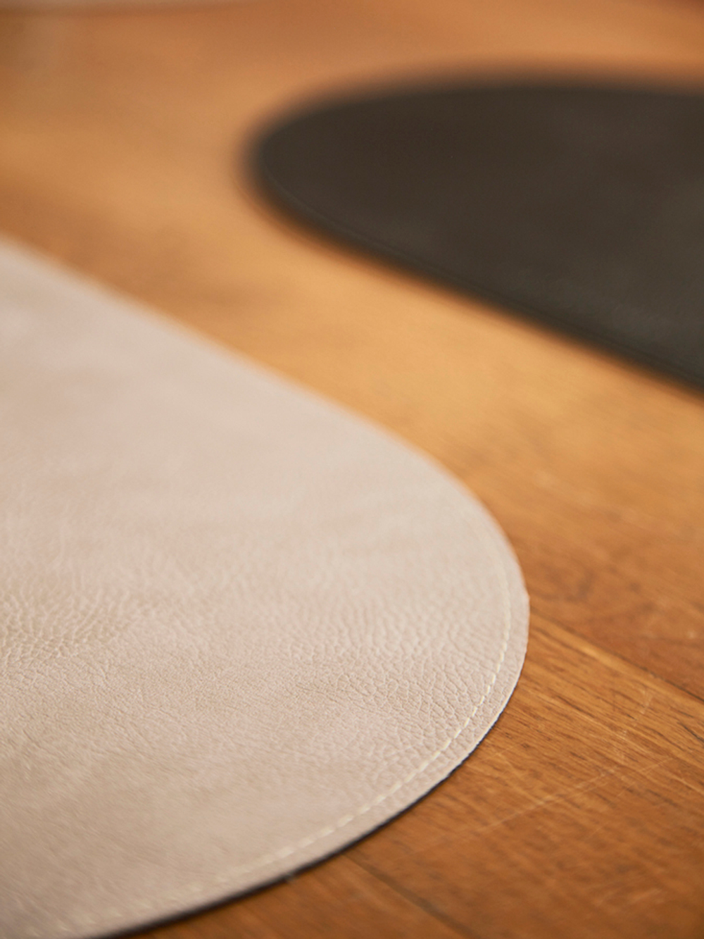 Набор из 4-х двухсторонних сервировочных салфеток pool, 30х45 см, черный/светло-серый