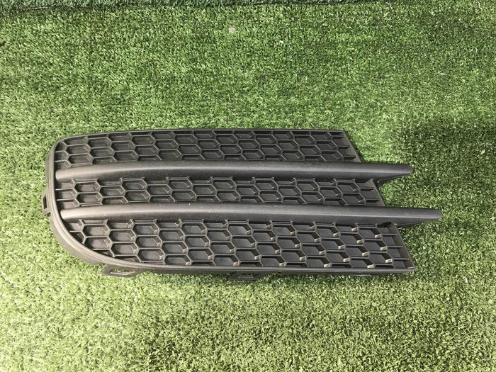 Решетка переднего бампера правая VW Tiguan 1 (2011-2018)