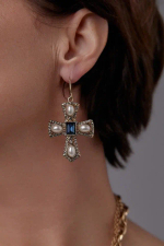 Серьги кресты с кристаллом Лондон блу и жемчугом, оттенок золото