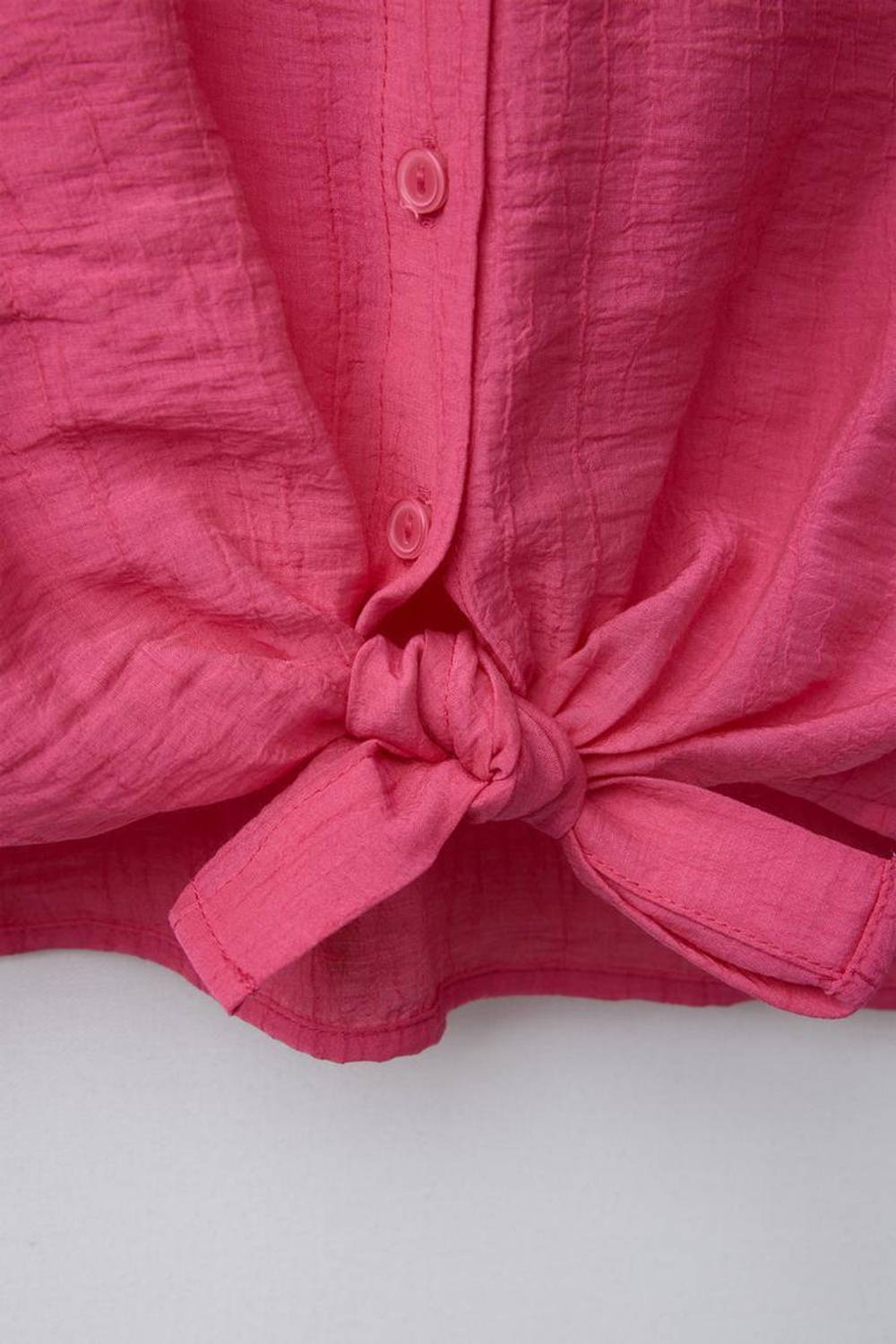 ZARA РУБАШКА ИЗ РЕЛЬЕФНОЙ ТКАНИ С УЗЛОМ, ЦВЕТ ФУКСИИ