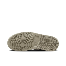 Женские кроссовки Air Jordan 1 Low SE 'Canvas - Team Gold' FN3722-701