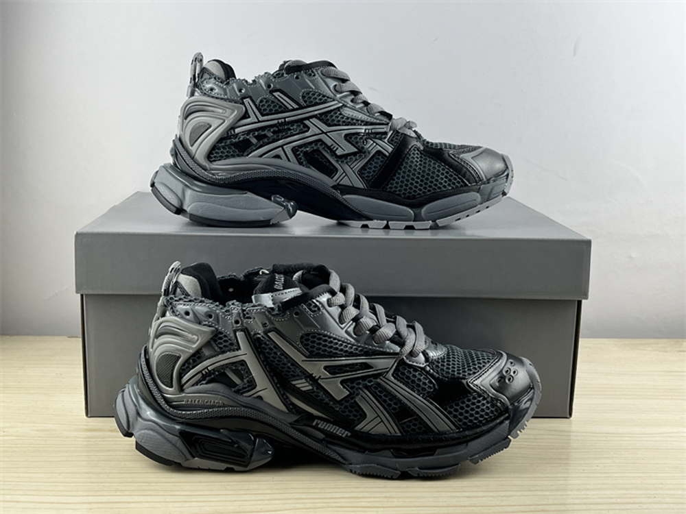 Balenciaga Runner 677403-W3RBR-1515