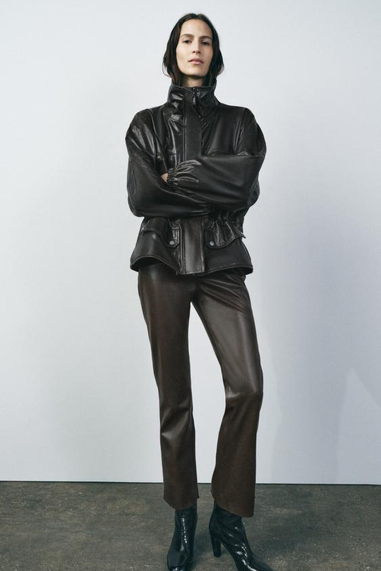 ZARA УКОРОЧЕННЫЕ БРЮКИ BOOTCUT ИЗ ИСКУССТВЕННОЙ КОЖИ — ZW COLLECTION, КОРИЧНЕВЫЙ