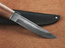 Финский нож Леуку, дамасская сталь, рукоять орех