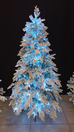 Заснеженная ель с гирляндой «Россо» холодный свет (Литая+пвх) от 1.2 до 2.4 м