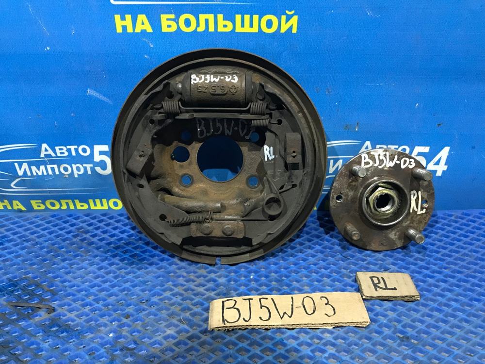 Ступица задняя левая MAZDA FAMILIA 2001