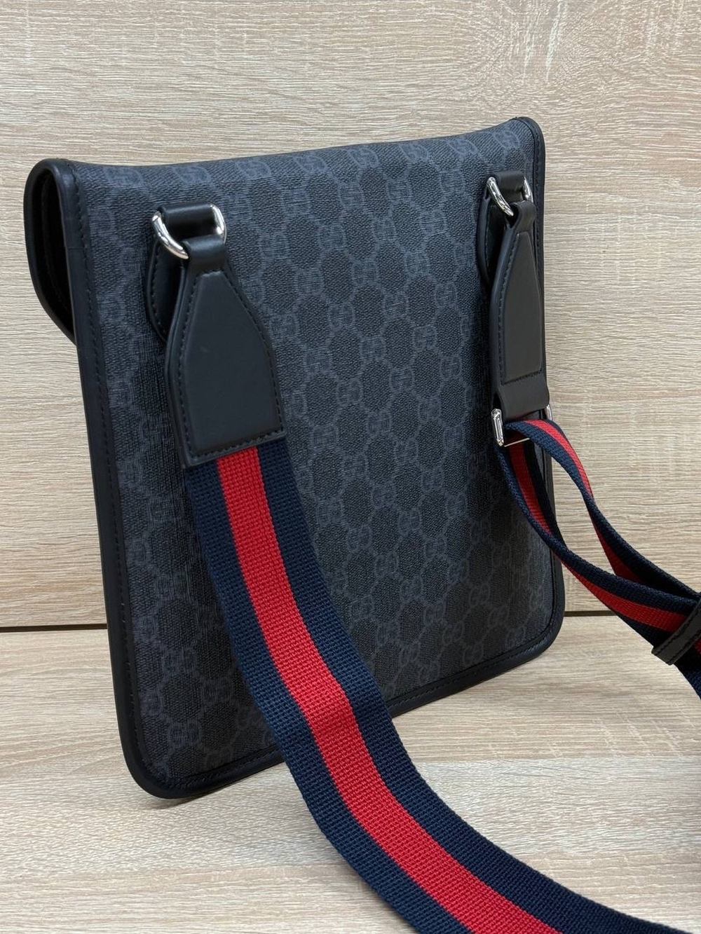 Мессенджер-Сумка через плечо Gucci