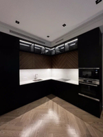 Угловая кухня в эмали