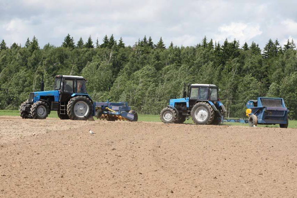 Трактор Беларус (МТЗ) 1221.2