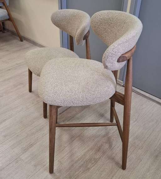 Полубарный стул Holmes, 65 см, бежевый, ножки орех