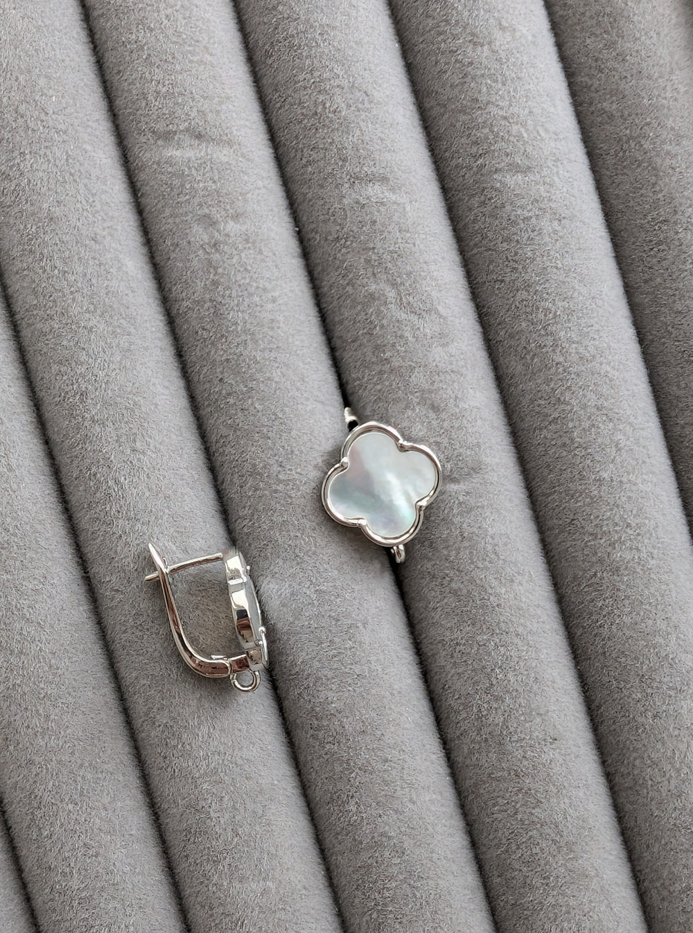 Швензы клевер с перламутром английский замок