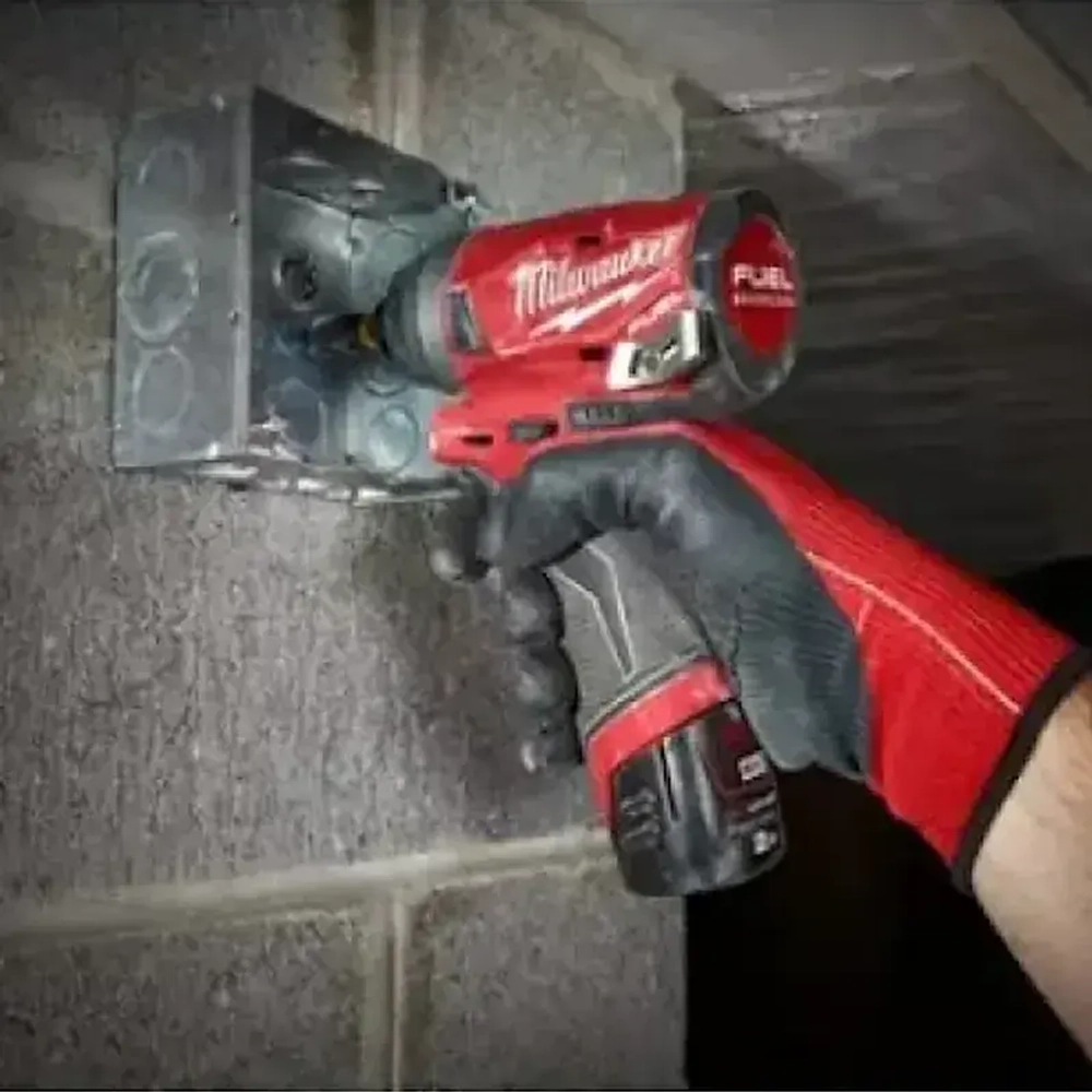 Milwaukee M12 FID-202X FUEL винтоверт аккумуляторный (2 x 2 Ач, ЗУ) 4933459823