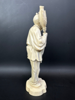 Скульптура из кости — Крестьянин с урожаем