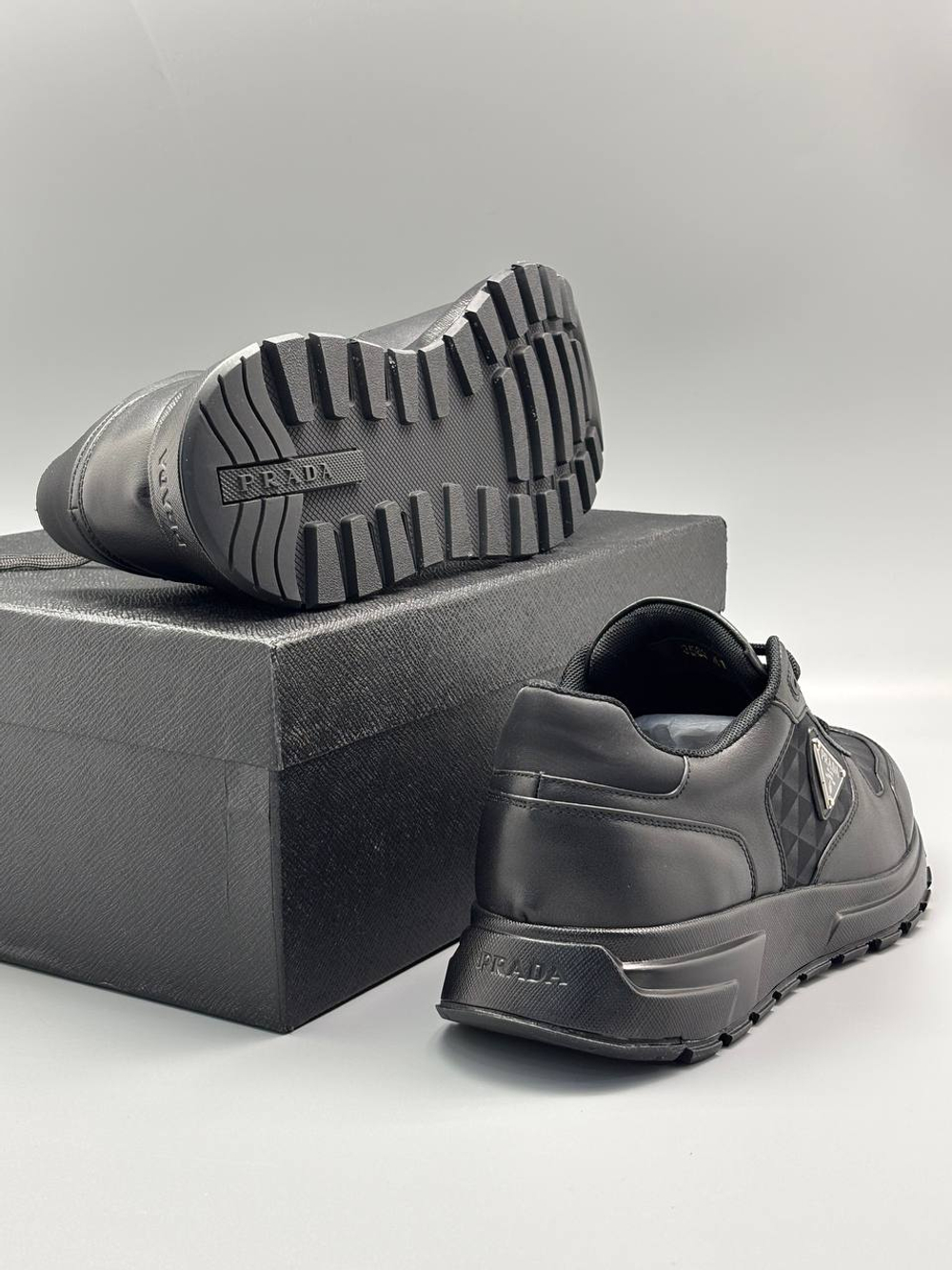 Кроссовки Prada