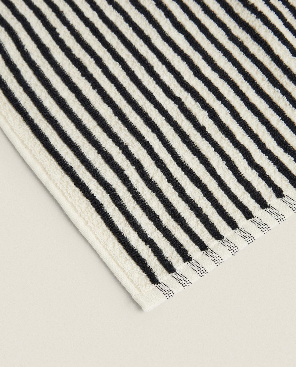 Zara Home - Хлопковое банное полотенце с окрашенной нитью, черный, 90х150 см