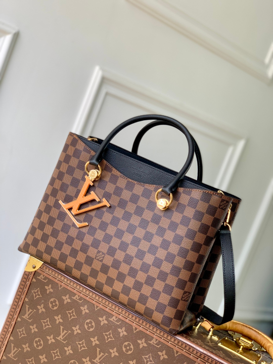 Louis Vuitton Riverside