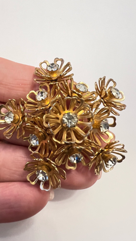 Брошь цветок с кристаллами Coro
