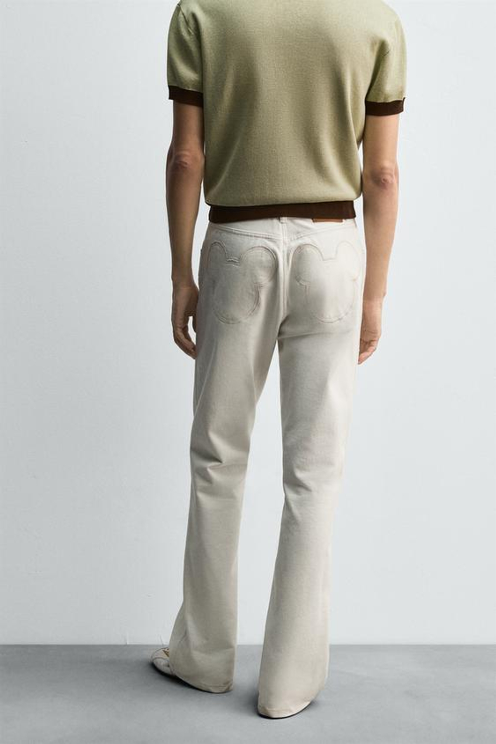 ZARA HARRY LAMBERT X DISNEY ДЖИНСЫ КЛЕШ, ЖЕЛТОВАТО-БЕЛЫЙ