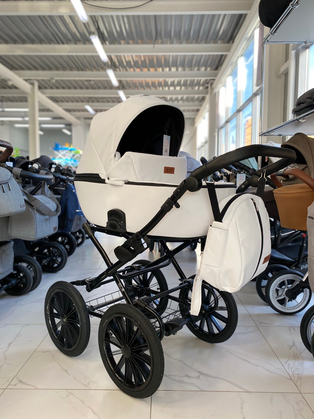 Коляска  OZON Prestige (2 в 1) (RIKO BASIC) 07 белый