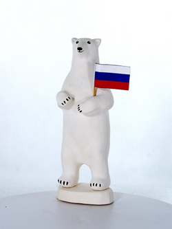 Фарфоровая статуэтка Белый медведь на льдине с флажком