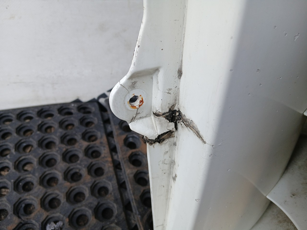 Дефлектор кабины левый