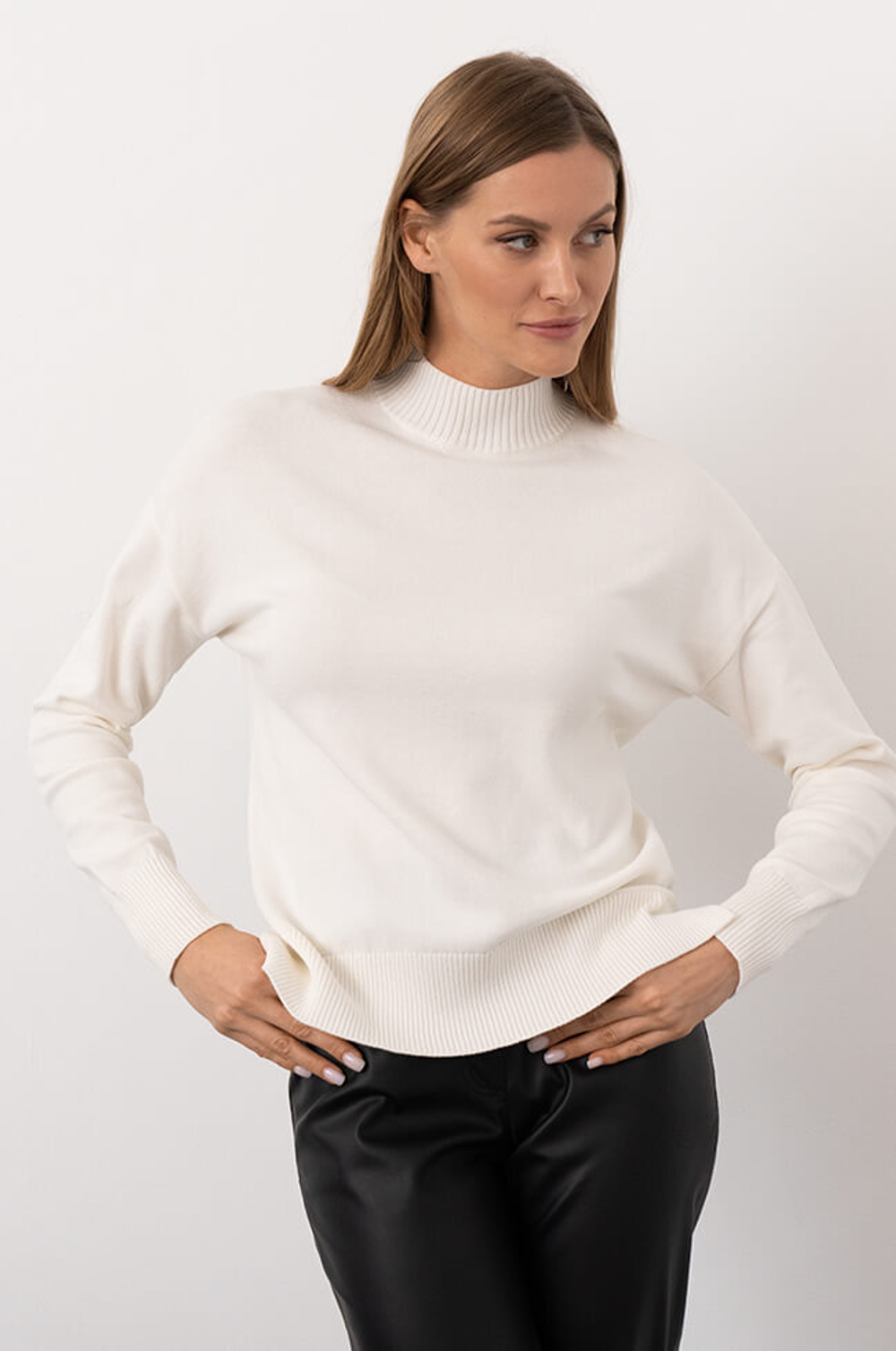 23129 Свитер женский (молочный)