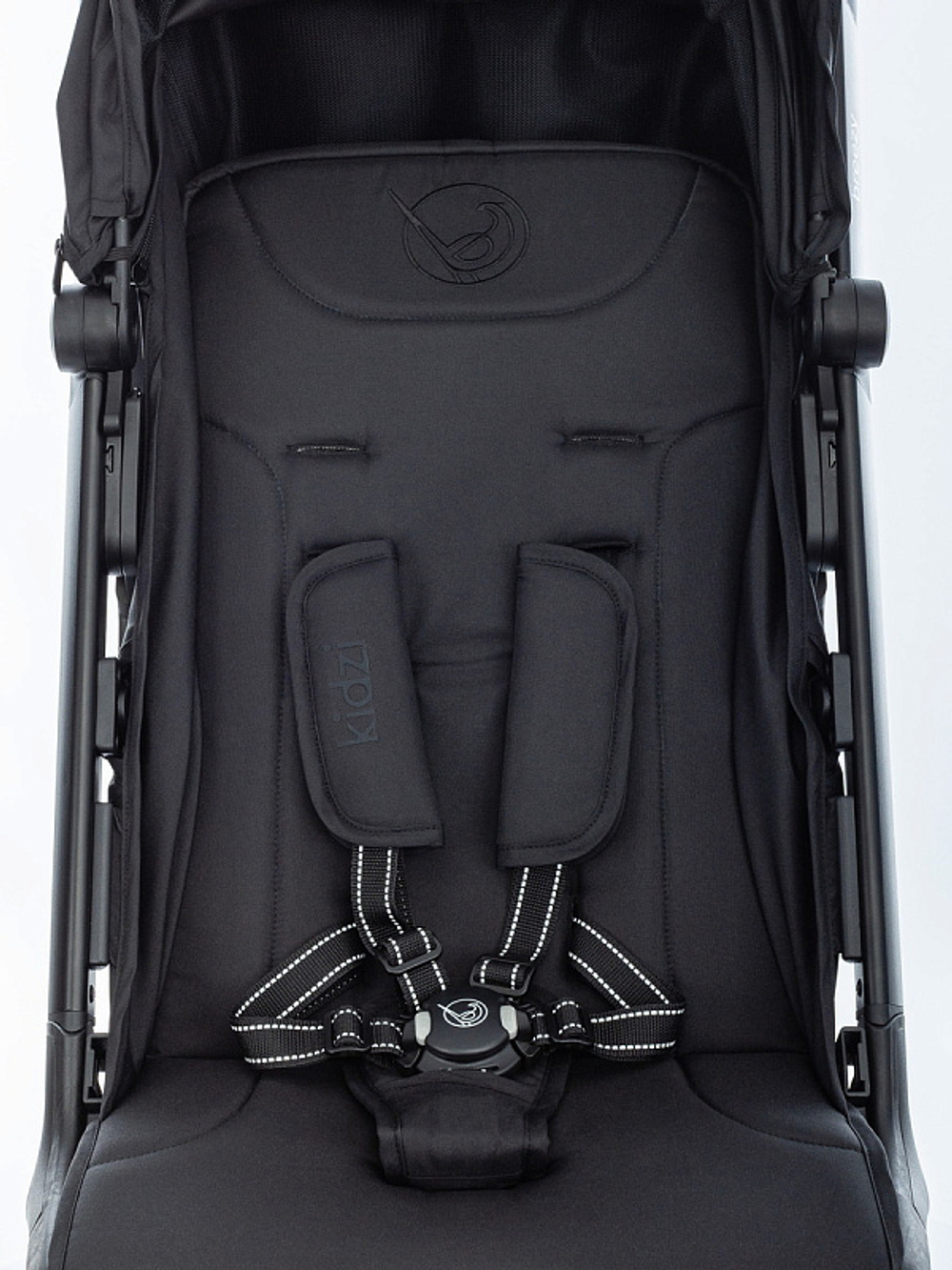 Прогулочная коляска Kidzi Breezy черная