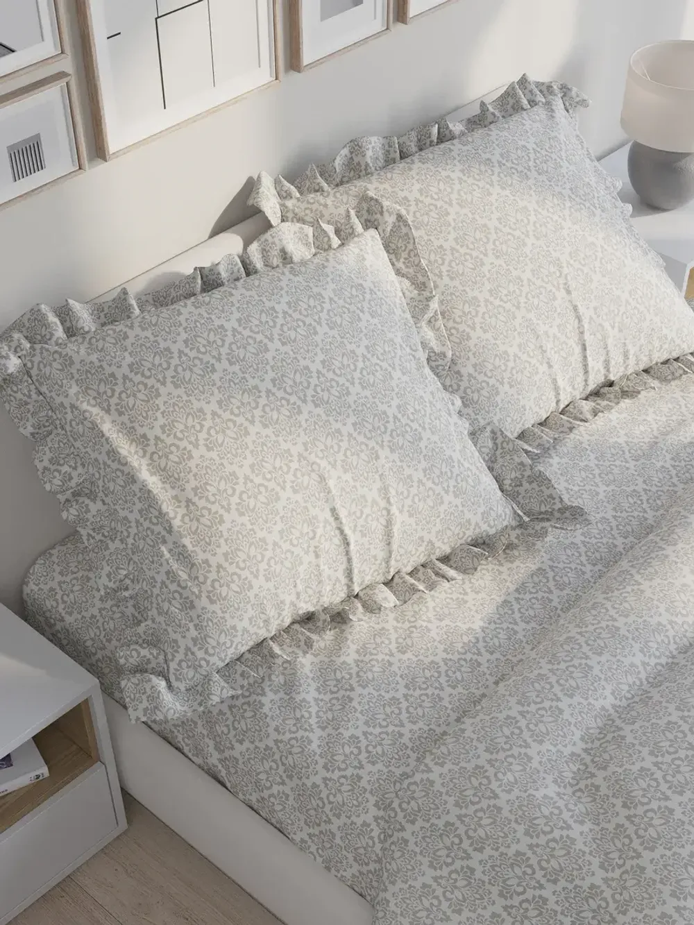 Декоративная наволочка с рюшами, оборками "Классика" 70х70 см, 1 шт, без молнии