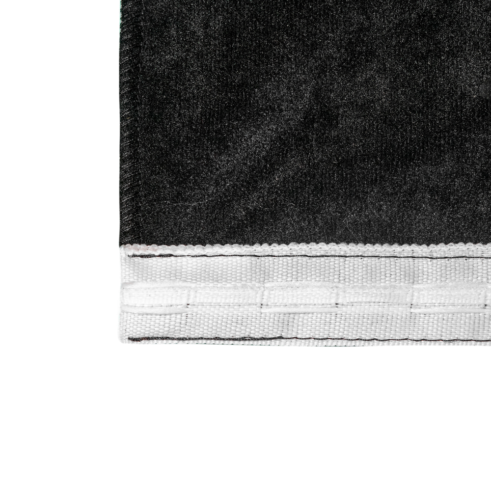 Шторы спального места с прихватами в кабину грузовика. Ламбрекен из экокожи с вышивкой Тигр и прихватами. Высота 1,5м, ширина одной стороны - 1,15м. Блэкаут, велюр. Черный цвет с бежевой бахромой