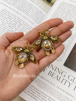 Накладка на пуговицу золотистая бронза "Жук" со стразами