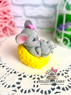 Силиконовая форма Мышка в кресле