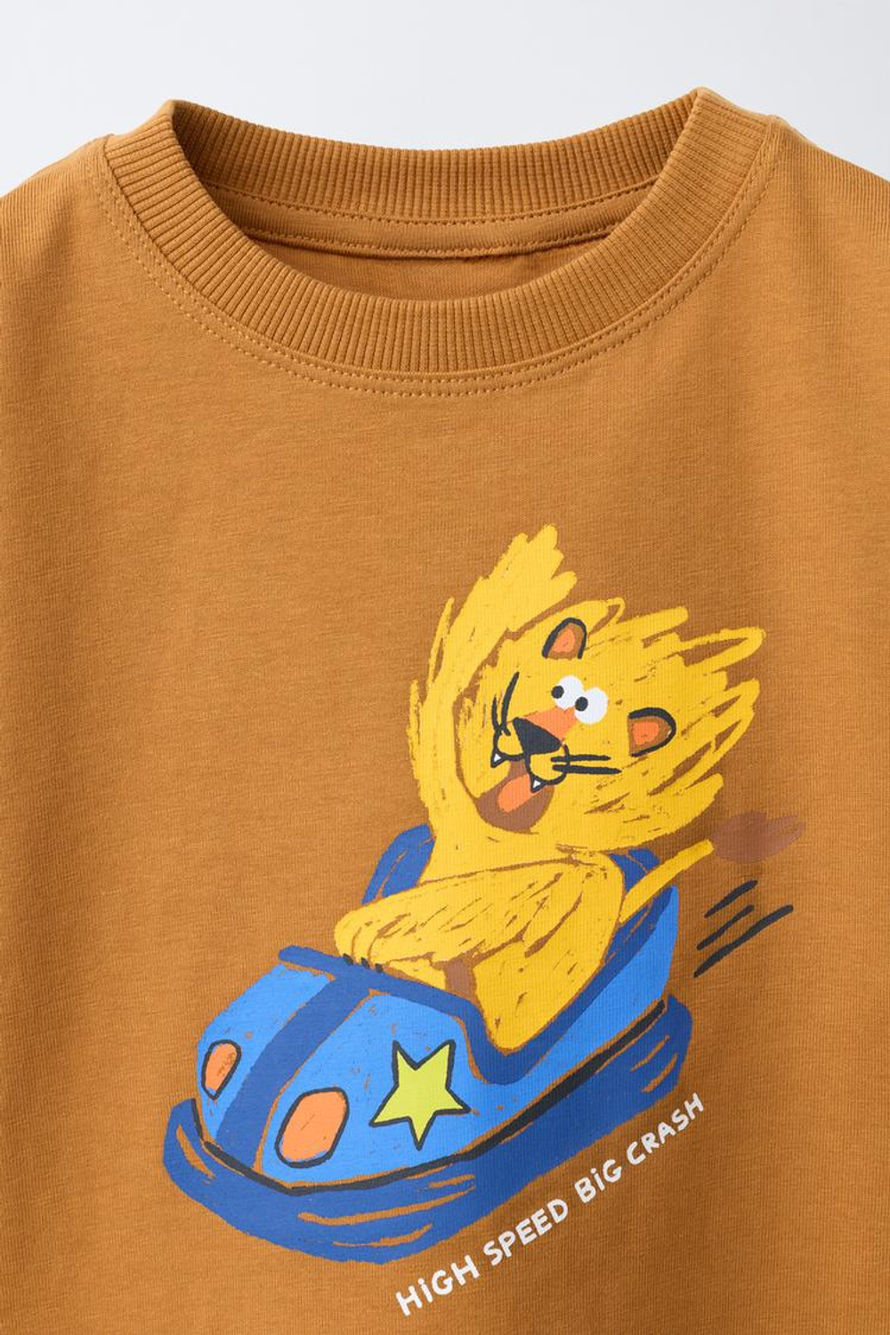 ZARA ФУТБОЛКА С ПРИНТОМ, ОХРА