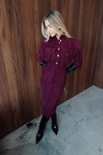 Платье из спандекса с акцентными плечами и карманами