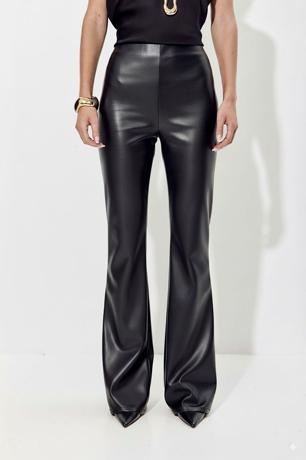 Брюки клеш из экокожи черного цвета